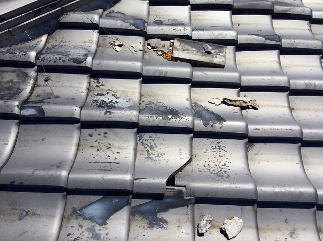 明石市の劣化したいぶし瓦の屋根